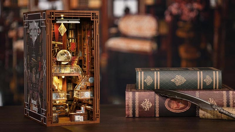 Beyond Library Book Nook Miniature Dollhouse_Description_1