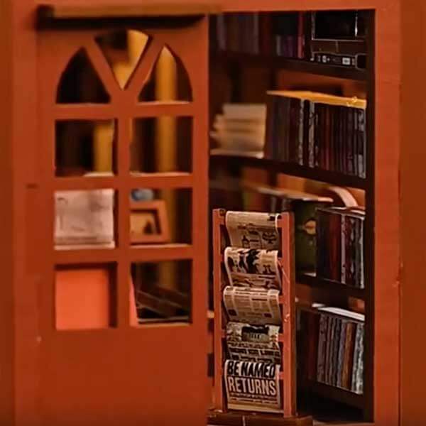 Dannie's Bookstore DIY Miniature Dollhouse_Description_4