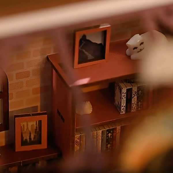 Dannie's Bookstore DIY Miniature Dollhouse_Description_5