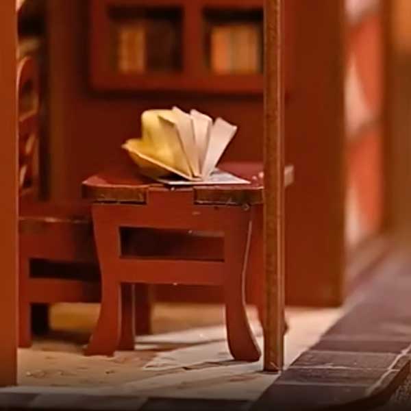 Dannie's Bookstore DIY Miniature Dollhouse_Description_8